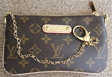 fake louis vuitton wristlet clutch|louis vuitton false.